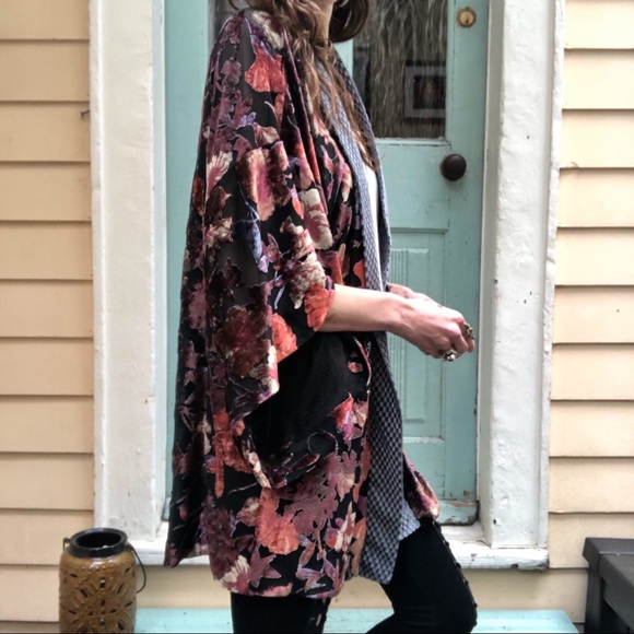 H&M velvet burnout kimono - Picture 3 of 8